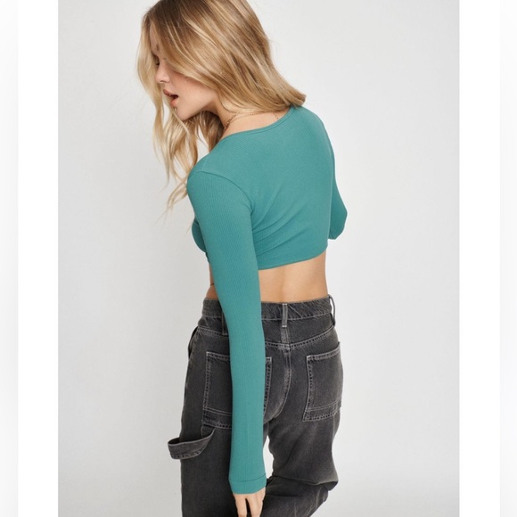 Garage Sabrina Twisted Seamless Long Sleeve Top NWOT - Picture 2 of 4